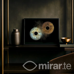 Cuadro de pareja en formato horizontal de 30x45 cm con acabado en metacrilato. Fotografía artística de iris humanos en alta definición, con efecto de profundidad y brillo ideal para espacios modernos y elegantes